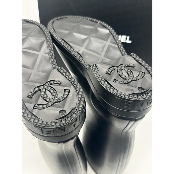 Chanel rain boots - Picture 7 of 14